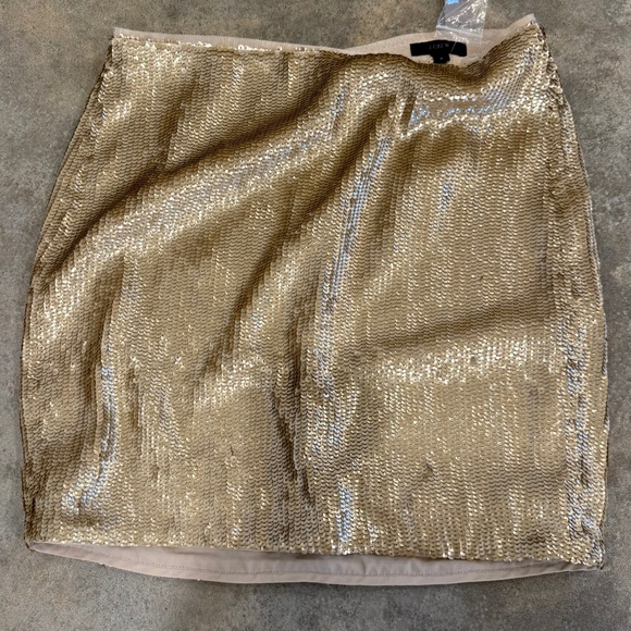 J. Crew Factory Dresses & Skirts - J.Crew Gold Sequin Mini Skirt – Size 6